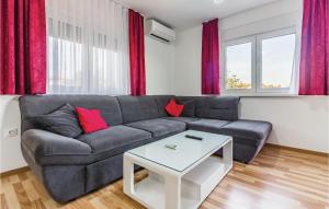 Three-Bedroom Apartment In Medulin