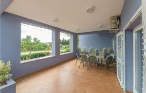 Amazing Apartment In Veli Rat With 2 Bedrooms, Wifi And Outdoor Swimming Pool