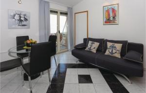 1 Bedroom Beautiful Apartment In Arbanija 