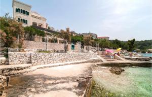 Gorgeous Apartment In Okrug Donji