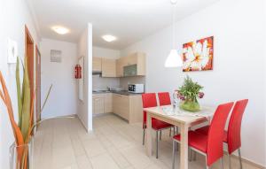 Beautiful Apartment In Selce With Wifi 