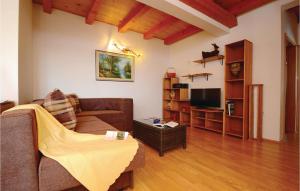 4 Bedroom Cozy Home In Jakacici 