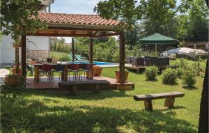 4 Bedroom Cozy Home In Jakacici 