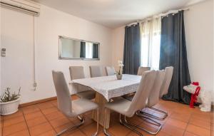 4 Bedroom Amazing Home In Sukosan