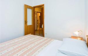 Two-Bedroom Apartment In Lokva Rogoznica