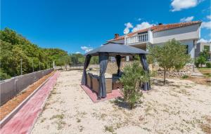 4 Bedroom Amazing Home In Sukosan