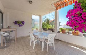 4 Bedroom Amazing Home In Sukosan 