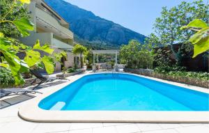 Lovely Home In Makarska With Kitchen 