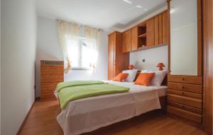 Two-Bedroom Apartment in Ploce