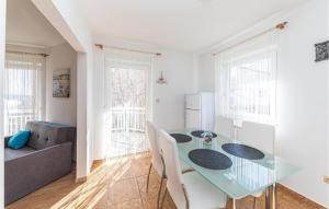 Lovely Apartment In Kastel Luksic