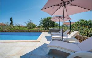 Amazing Home In Vabriga With Jacuzzi