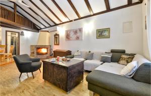 Beautiful Home In Banska Selnica 