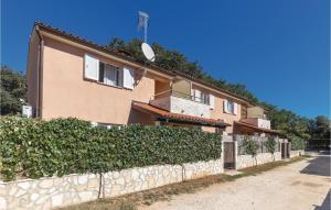 Amazing Apartment In Pula With Kitchen 