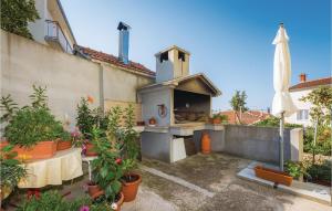 Two-Bedroom Apartment In Rogoznica