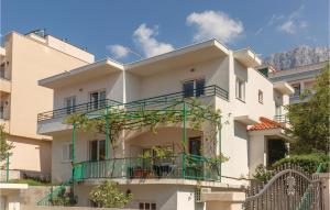 Awesome Apartment In Makarska With Wifi