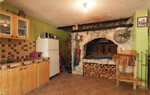 Cozy Apartment In Pakostane With Wifi
