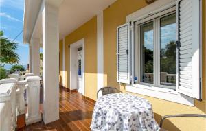 1 Bedroom Gorgeous Apartment In Omisalj