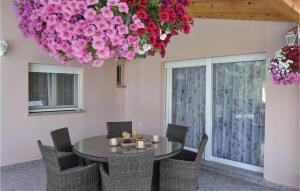 Awesome Home In Dugopolje With Sauna