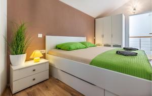 Three-Bedroom Holiday Home In Pomer