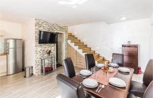 Three-Bedroom Holiday Home In Pomer