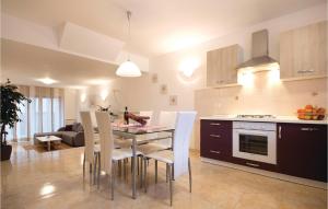 2 Bedroom Lovely Apartment In Pula 
