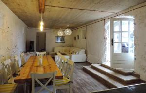 6 Bedroom Awesome Home In Labin