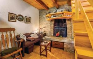 Beautiful Home In Bartici With Wifi 