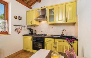 Beautiful Home In Bartici With Wifi 
