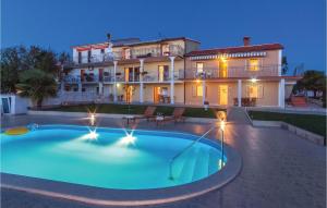 Amazing Apartment In Vrsar With Kitchen 