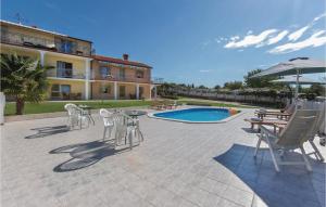 Amazing Apartment In Vrsar With 2 Bedrooms, Wifi And Outdoor Swimming Pool