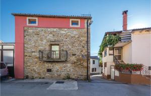 Two-Bedroom Holiday Home In Marcenagla
