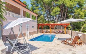 Beautiful Apartment In Prizba With 3 Bedrooms, Wifi And Outdoor Swimming Pool