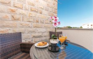 Beautiful Apartment In Biograd With Wifi 