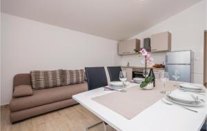 One-Bedroom Apartment In Biograd