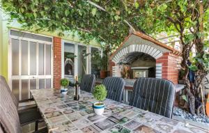 2 Bedroom Stunning Apartment In Pula 