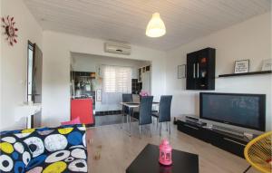 Nice Home In Vela Luka With 2 Bedrooms And Wifi