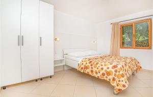 Amazing Apartment In Vodice With 2 Bedrooms And Wifi