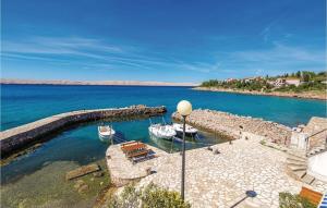 2 Bedroom Lovely Apartment In Ribarica 