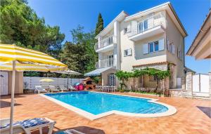 Cozy Home In Medulin With Kitchen