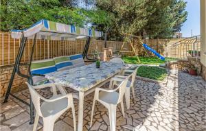 Cozy Home In Medulin With Kitchen