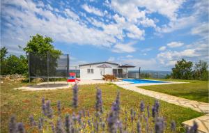 Three-Bedroom Holiday Home In Grubine