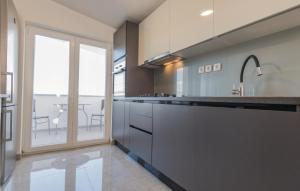 Three-Bedroom Holiday Home In Grubine