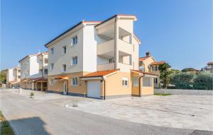 Stunning Apartment In Medulin With House Sea View 
