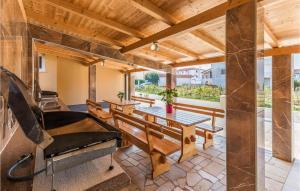 Three-Bedroom Apartment In Medulin