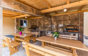 Stunning Apartment In Medulin With House Sea View 