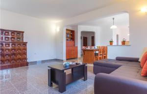 Cozy Apartment In Liznjan