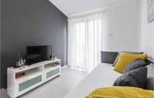 1 Bedroom Amazing Apartment In Porec 