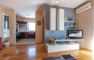 Three-Bedroom Apartment Kastel Gomilica with Sea View 04