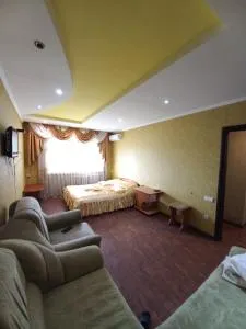 1 комн кв остановка дворец спорта строитель, рядом с улицей химиков - 卡尼夫