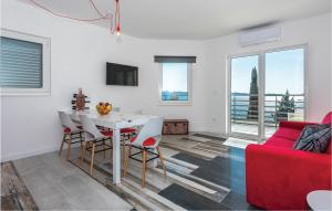 Two-Bedroom Apartment In Brodarica